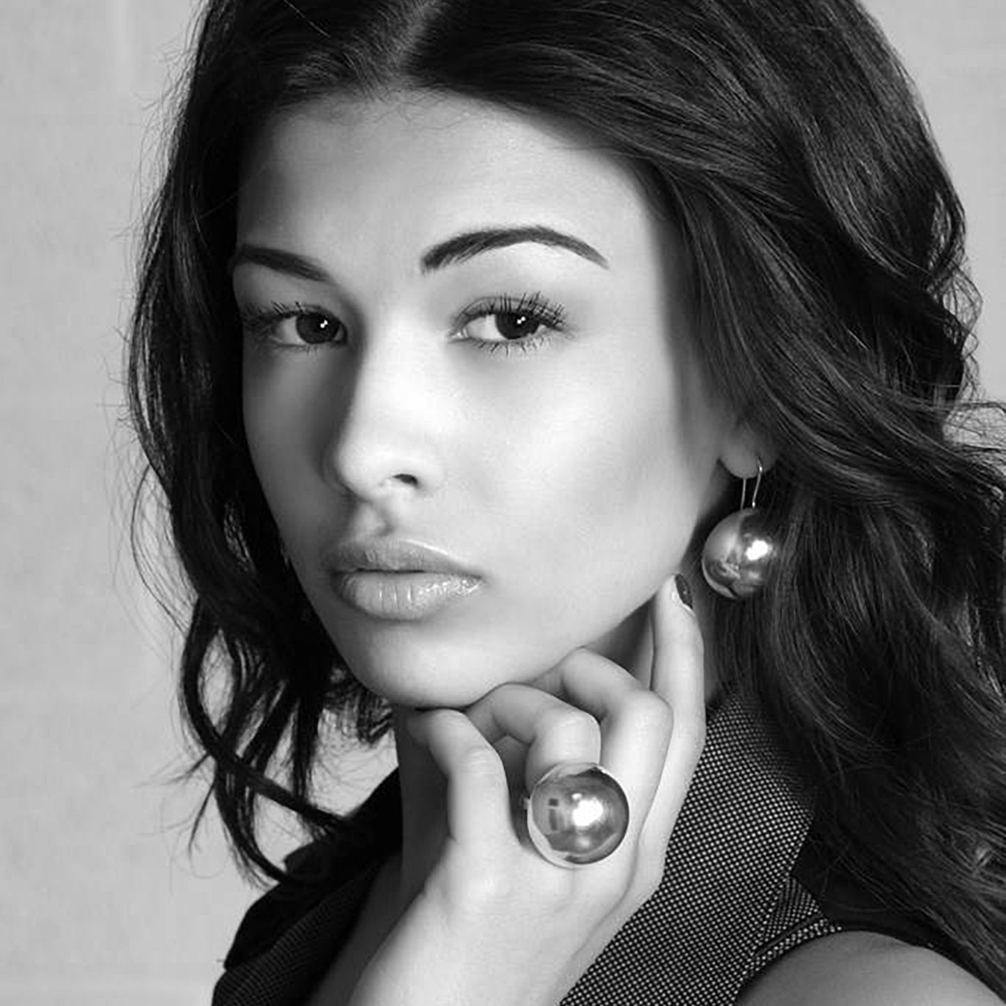 The Dark Side of the Full Moon Ring